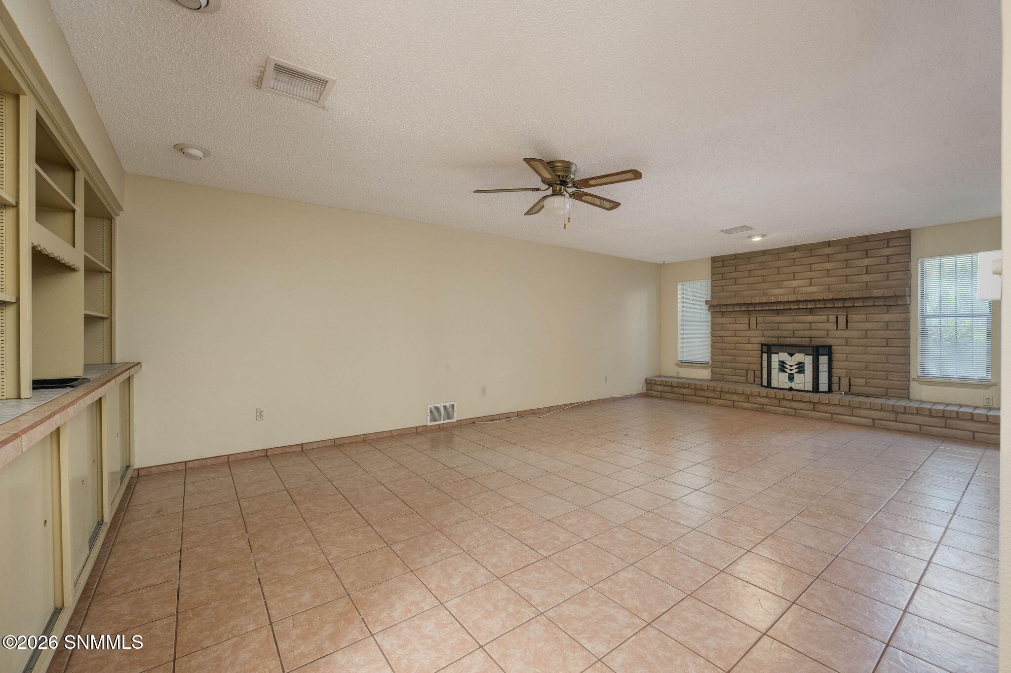 10-web-or-mls-Snappin Homes (Pomona1716)
