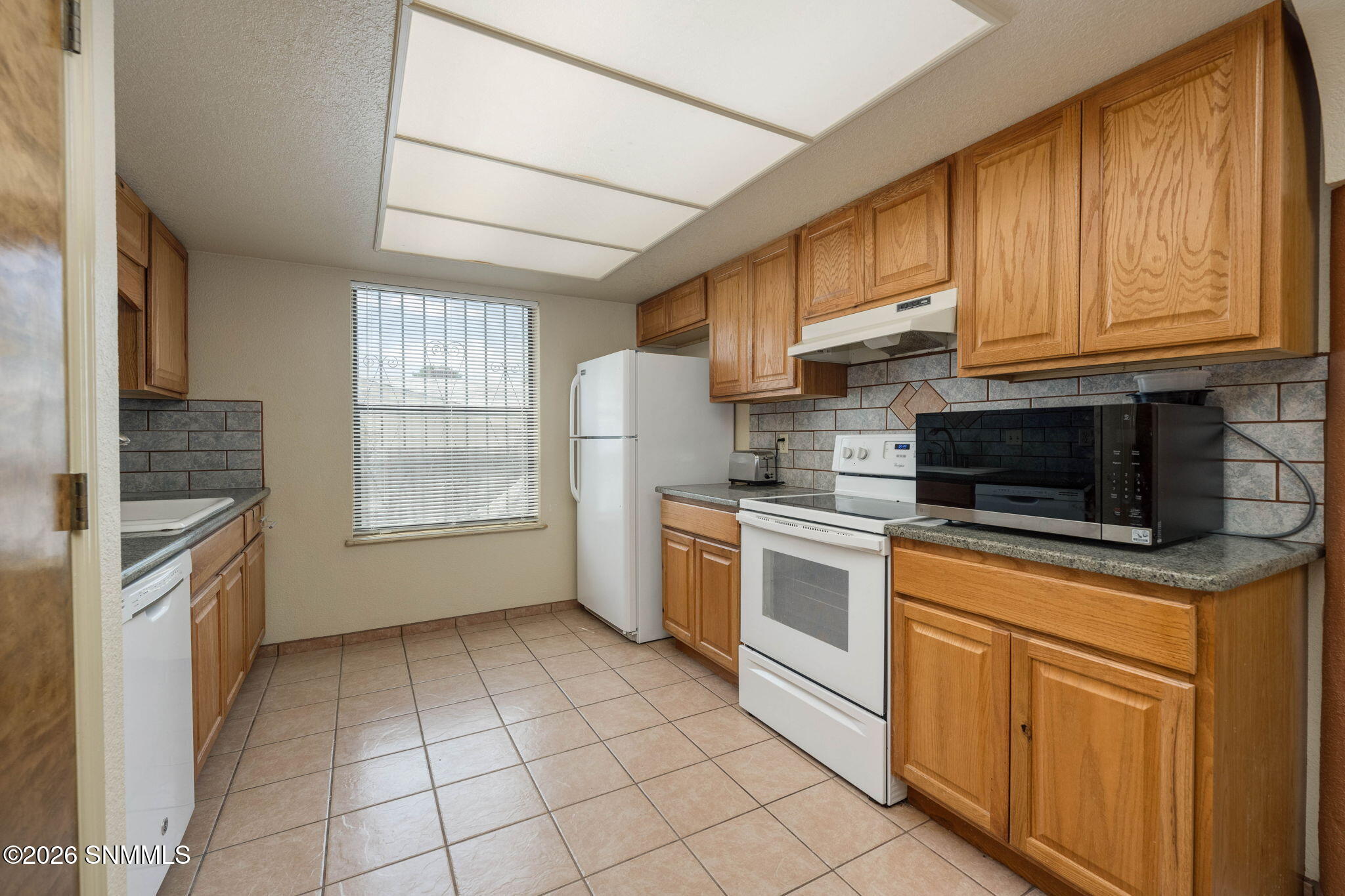 16-web-or-mls-Snappin Homes (Pomona1716)