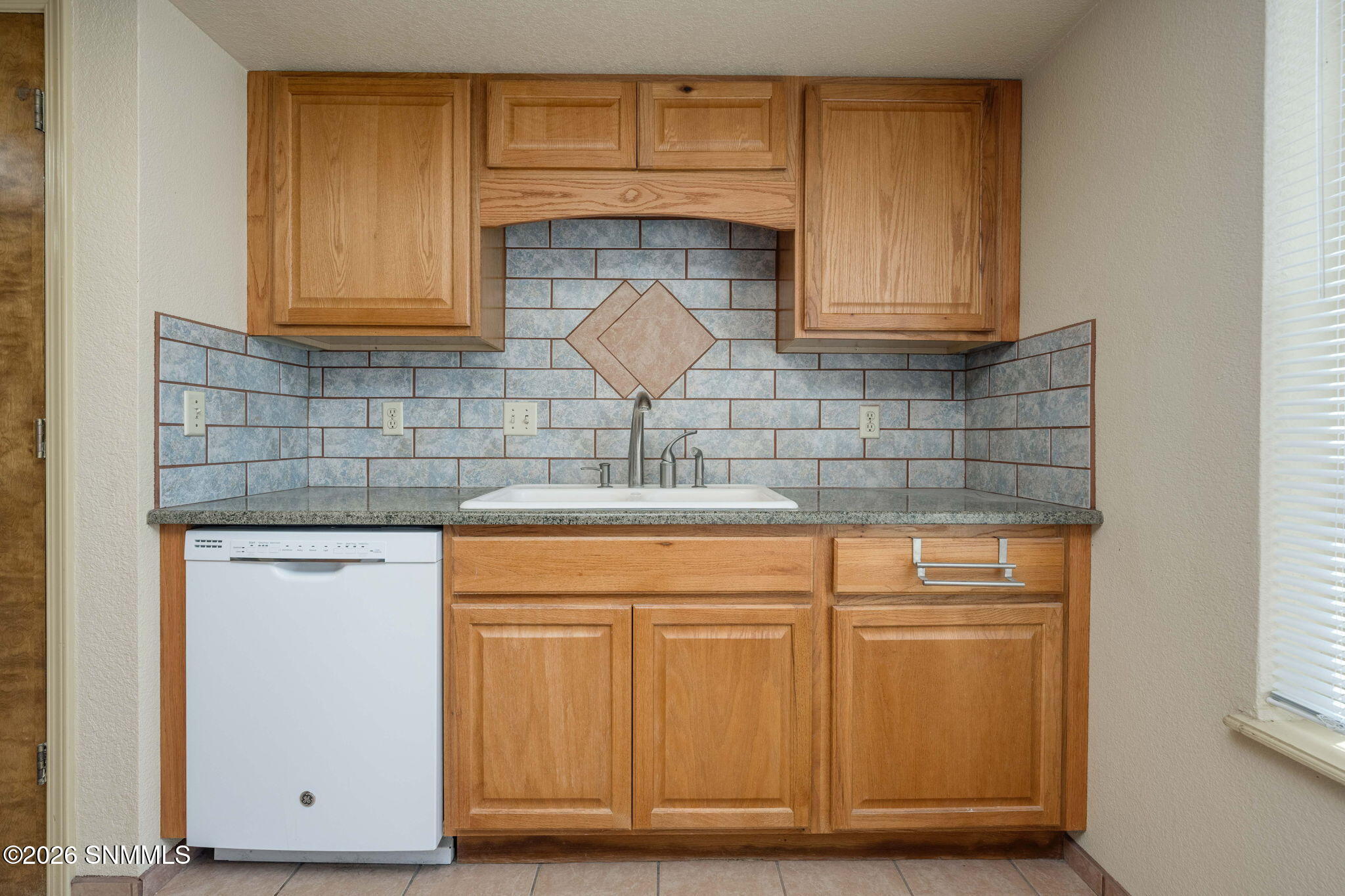 18-web-or-mls-Snappin Homes (Pomona1716)