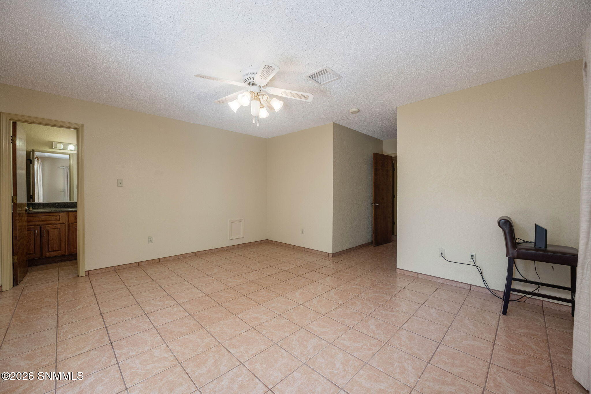 23-web-or-mls-Snappin Homes (Pomona1716)