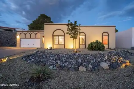 2176 Pioneer Avenue, Las Cruces, New Mexico 88011, 3 Bedrooms Bedrooms, ,2 BathroomsBathrooms,Residential,For Sale,Pioneer,2602656