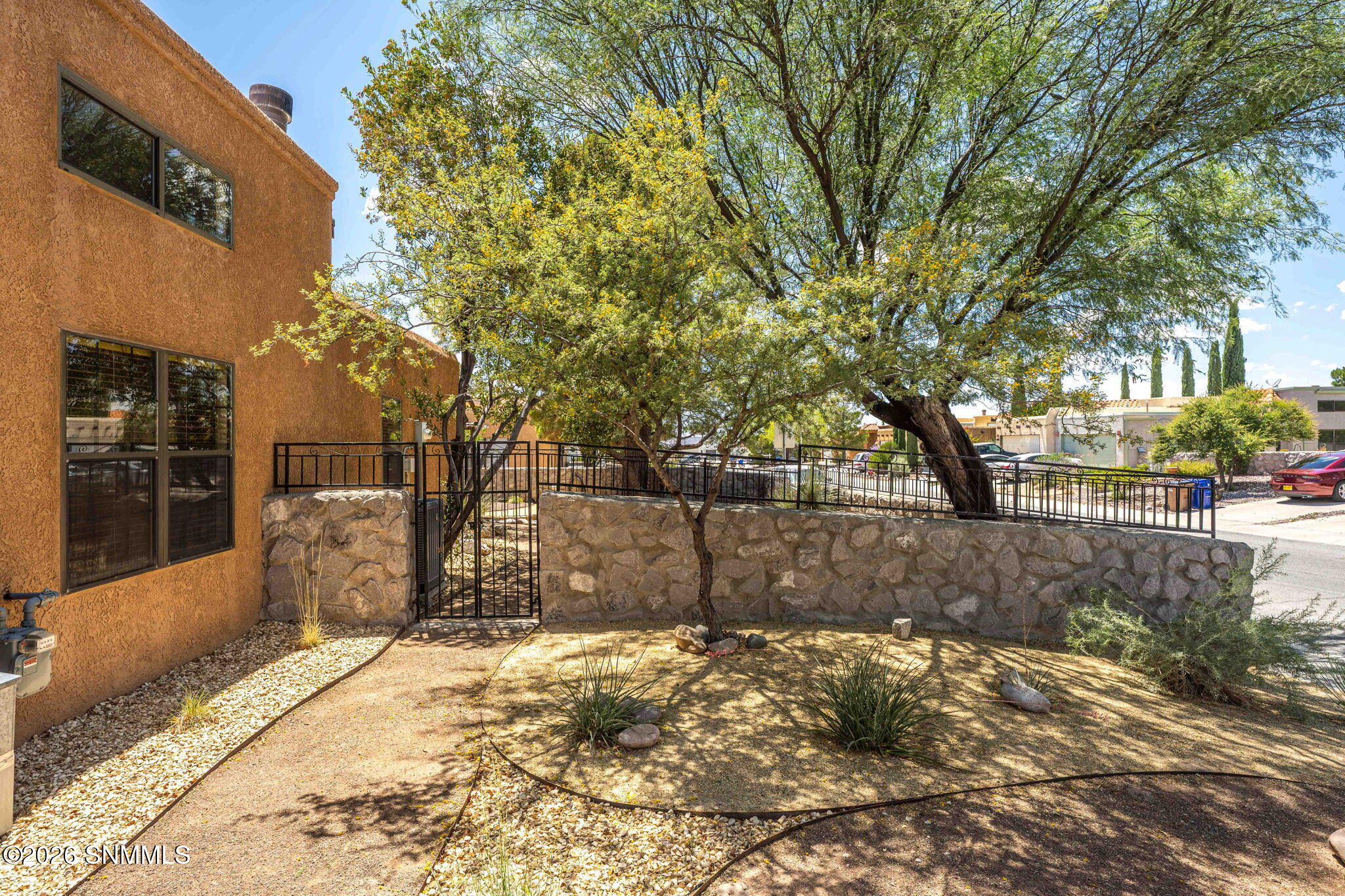 Easy-Maintenance-Landscaping