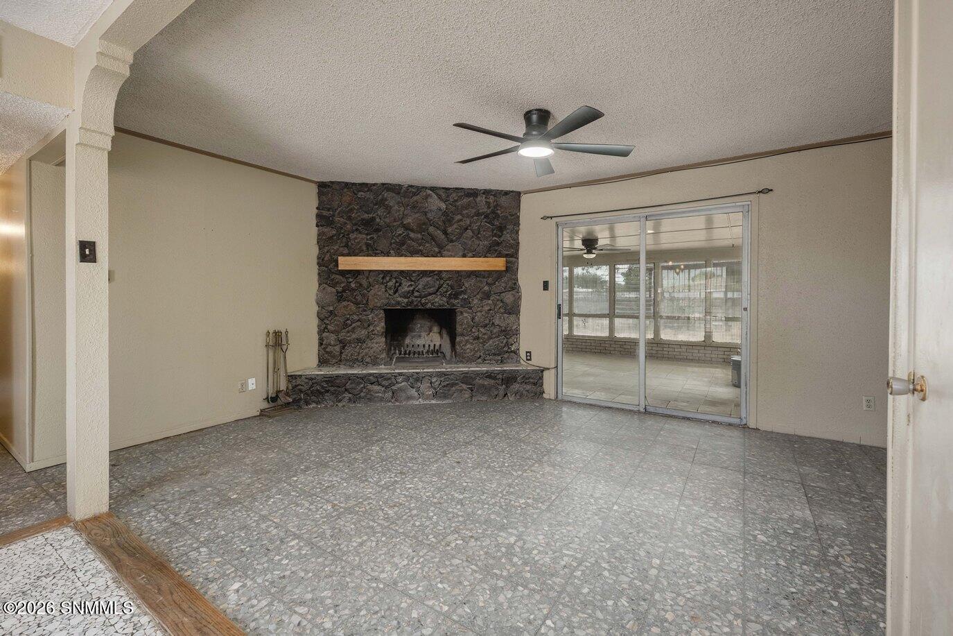 11 - Family Room - 1930 Rosedale Dr