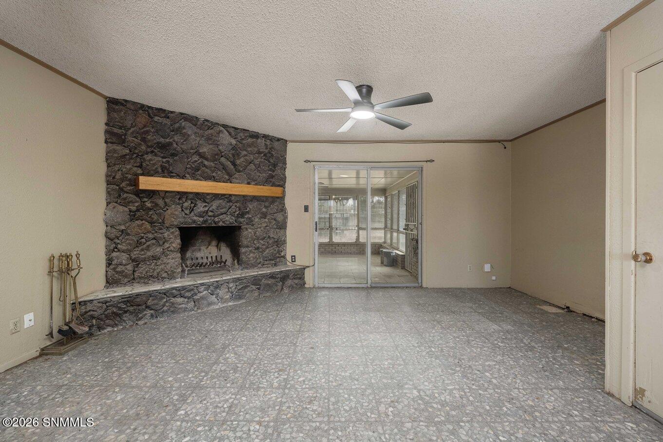 12 - Family Room - 1930 Rosedale Dr