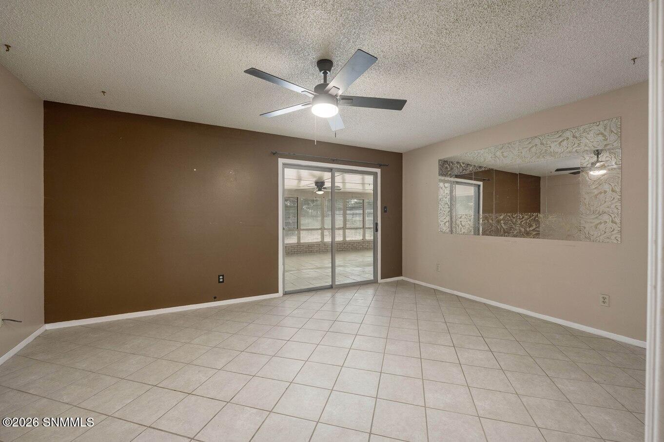 13 - Living Room - 1930 Rosedale Dr