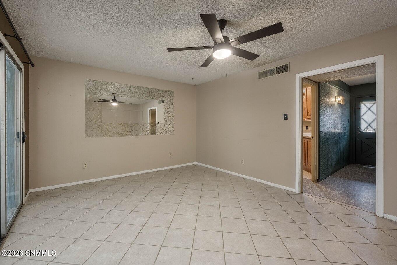 14 - Living Room - 1930 Rosedale Dr