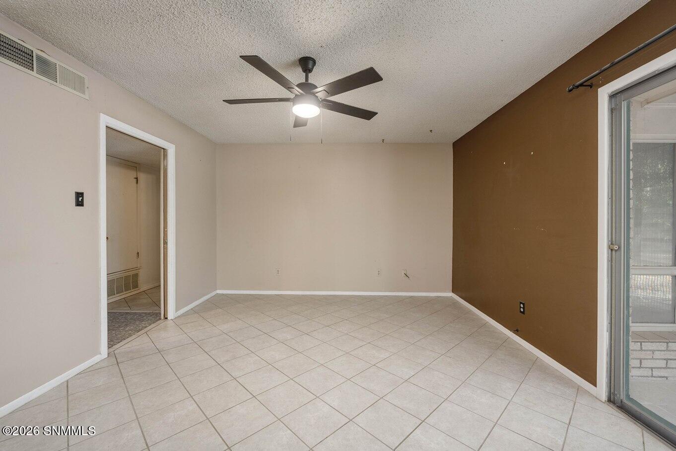 15 - Living Room - 1930 Rosedale Dr