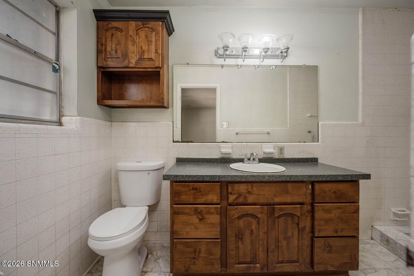 19 - Master Bath - 1930 Rosedale Dr