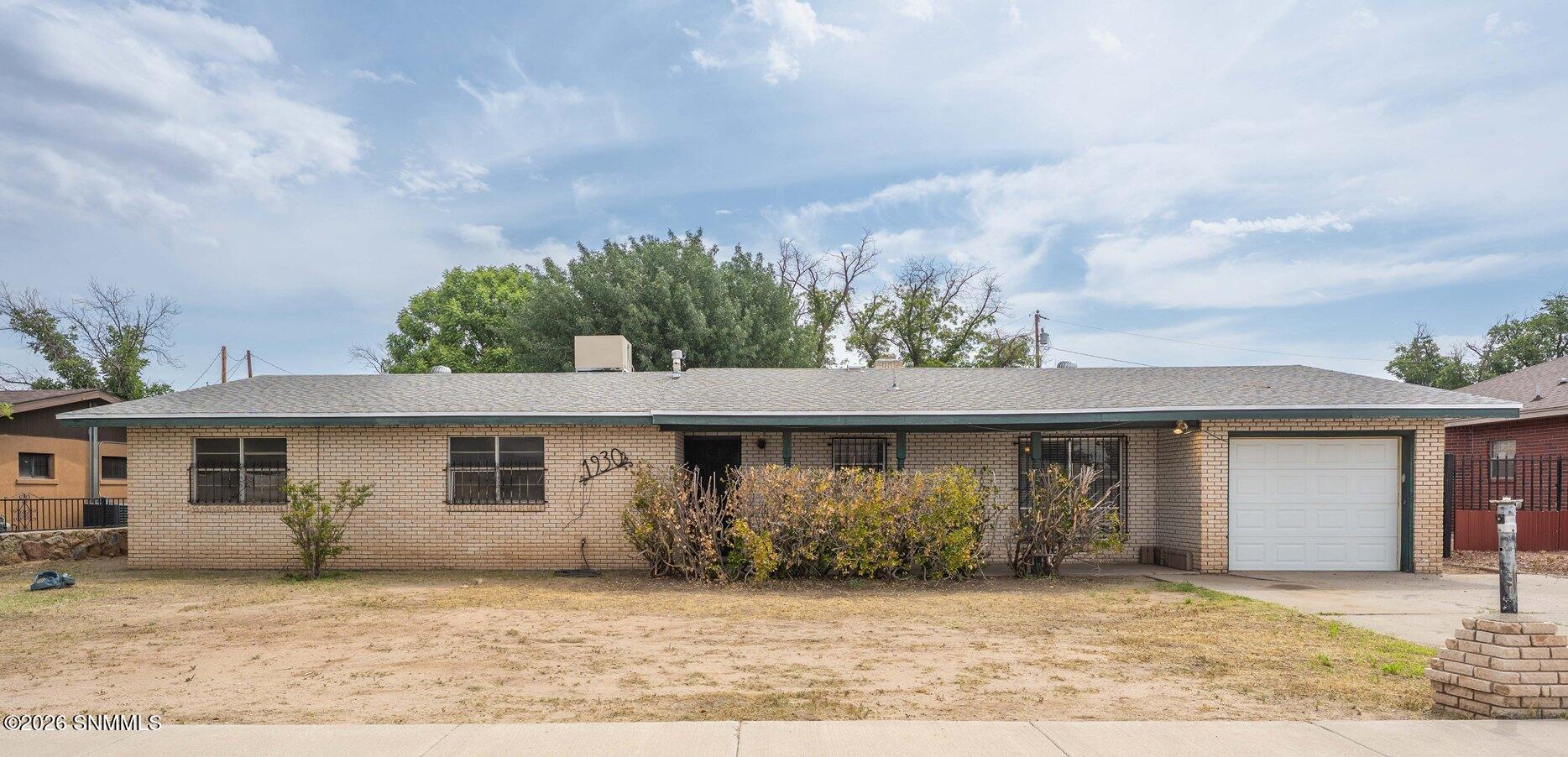 02 - Front - 1930 Rosedale Dr