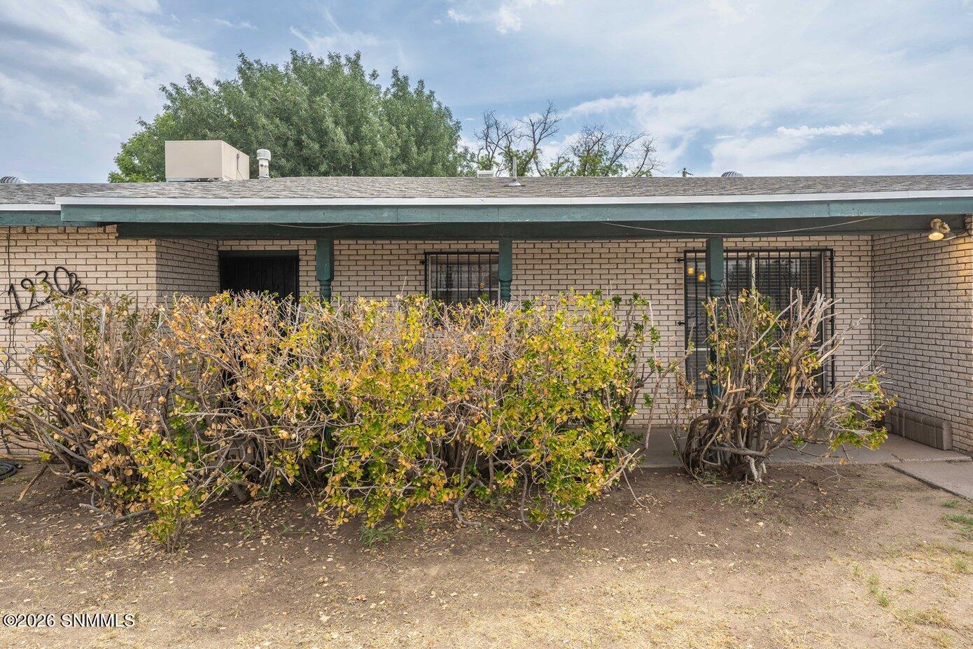 03 - Front Porch - 1930 Rosedale Dr