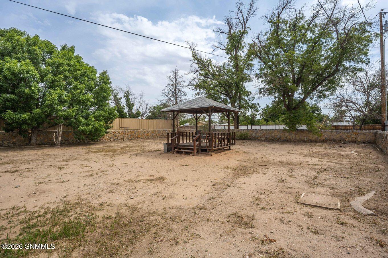 30 - Gazebo - 1930 Rosedale Dr