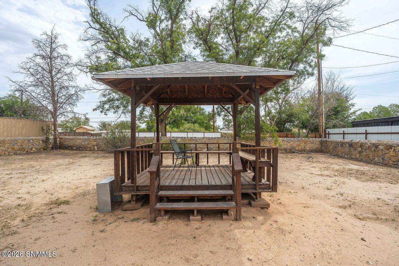 31 - Gazebo - 1930 Rosedale Dr