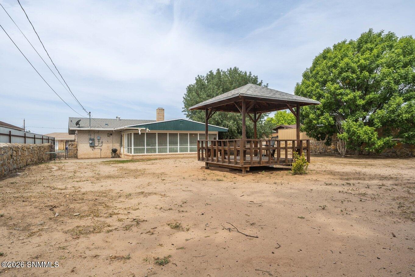 32 - Rear Yard - 1930 Rosedale Dr