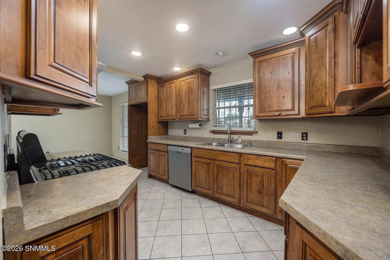 05 - Kitchen - 1930 Rosedale Dr