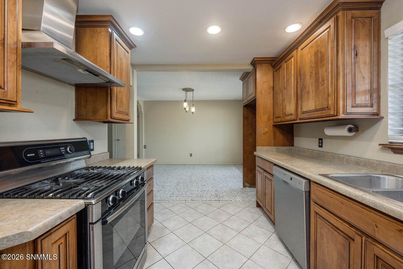 06 - Kitchen - 1930 Rosedale Dr