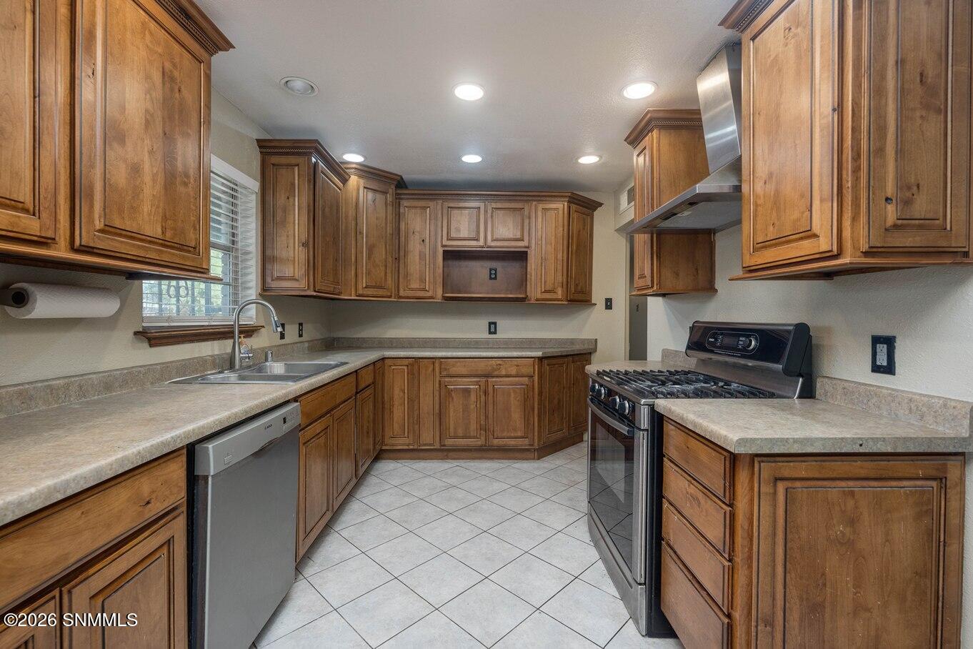 08 - Kitchen - 1930 Rosedale Dr