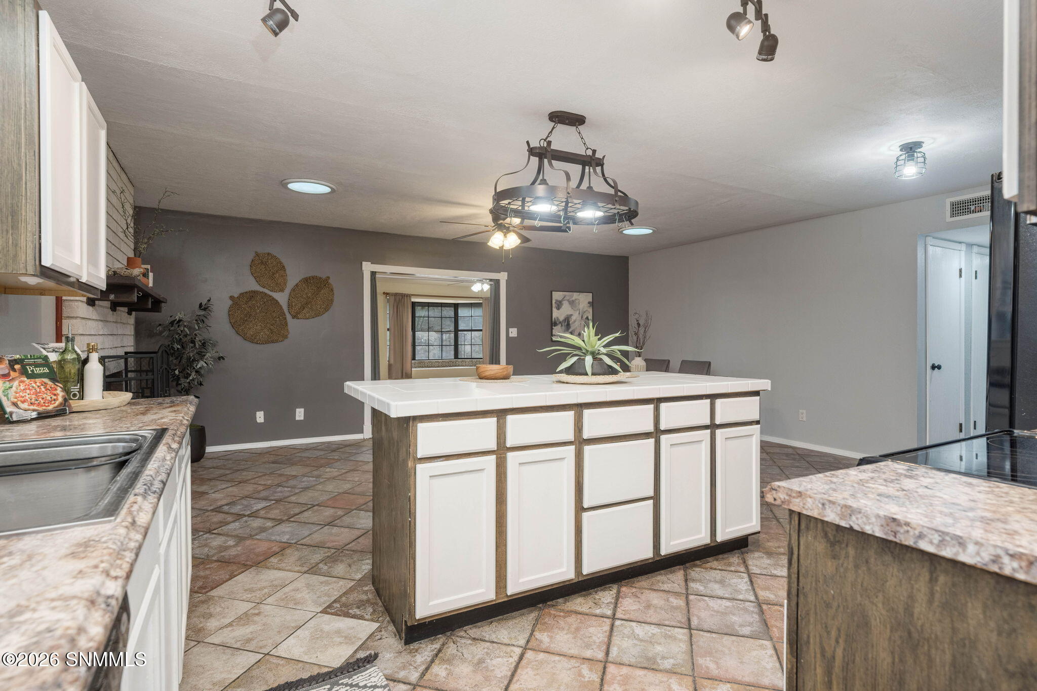 16-web-or-mls-Snappin Homes (Royal1714)-