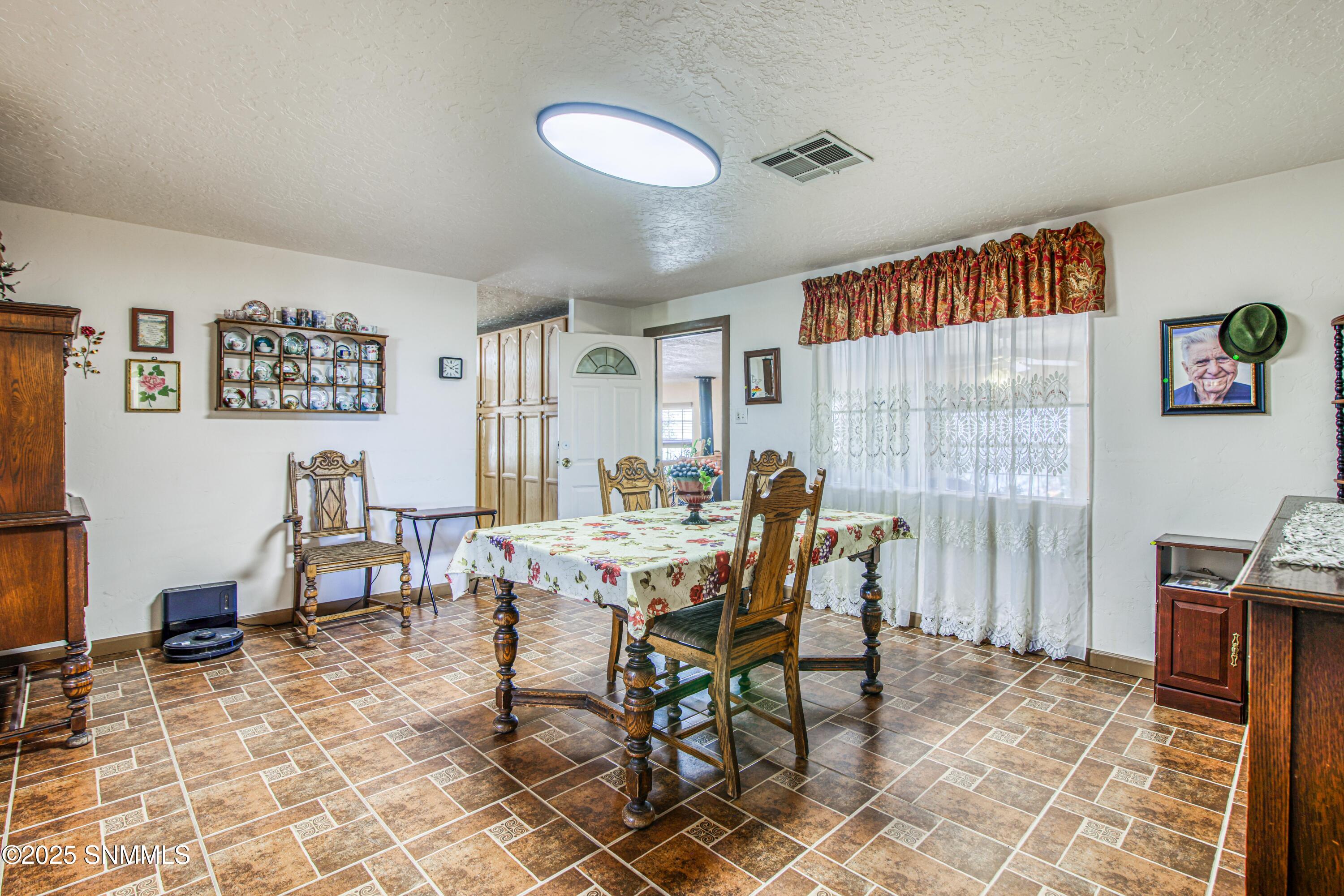 Dining Area2