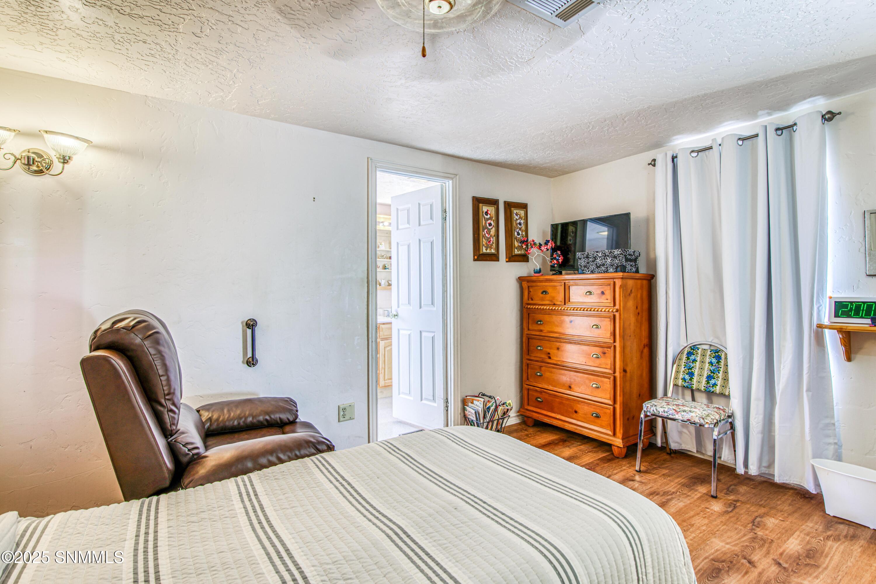 Main Bedroom2