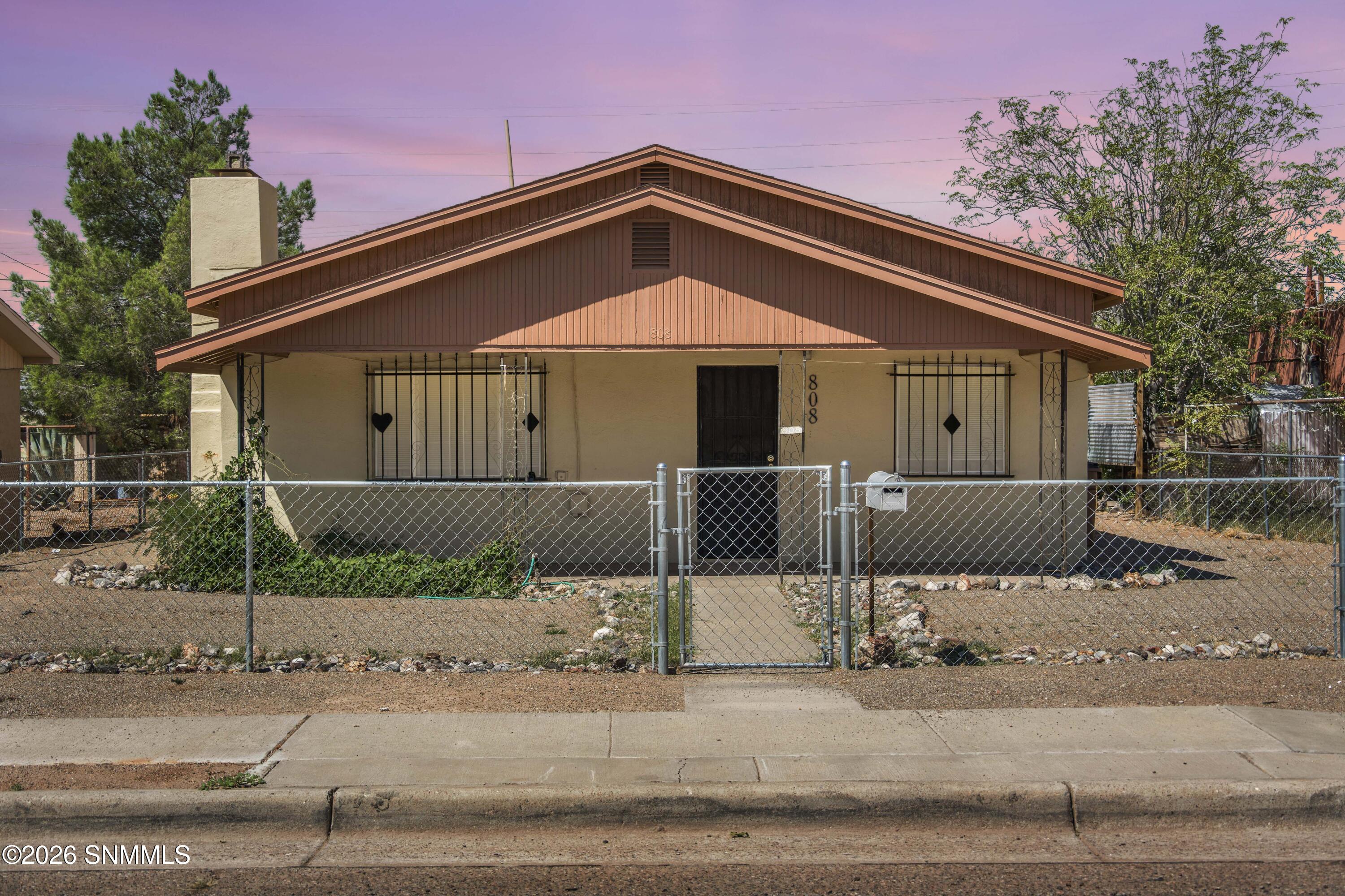 29_Patty Olson_808 Alamo_Las Cruces