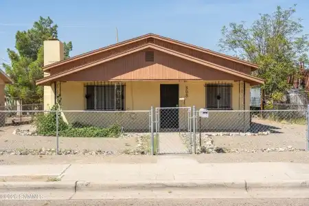 808 Alamo Street, Las Cruces, New Mexico 88001, 4 Bedrooms Bedrooms, ,2 BathroomsBathrooms,Residential,For Sale,Alamo,2602715