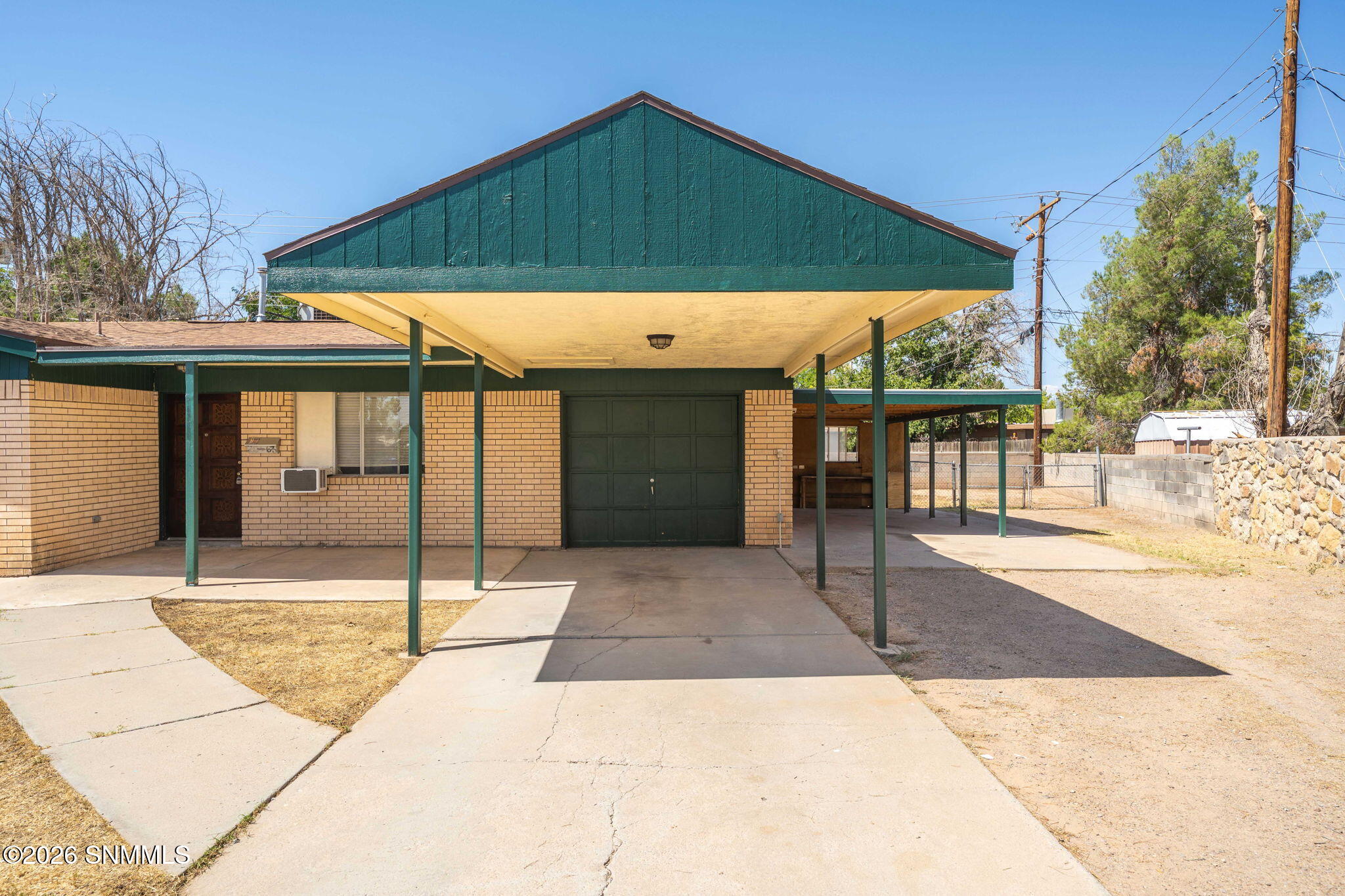 Garage/Carport