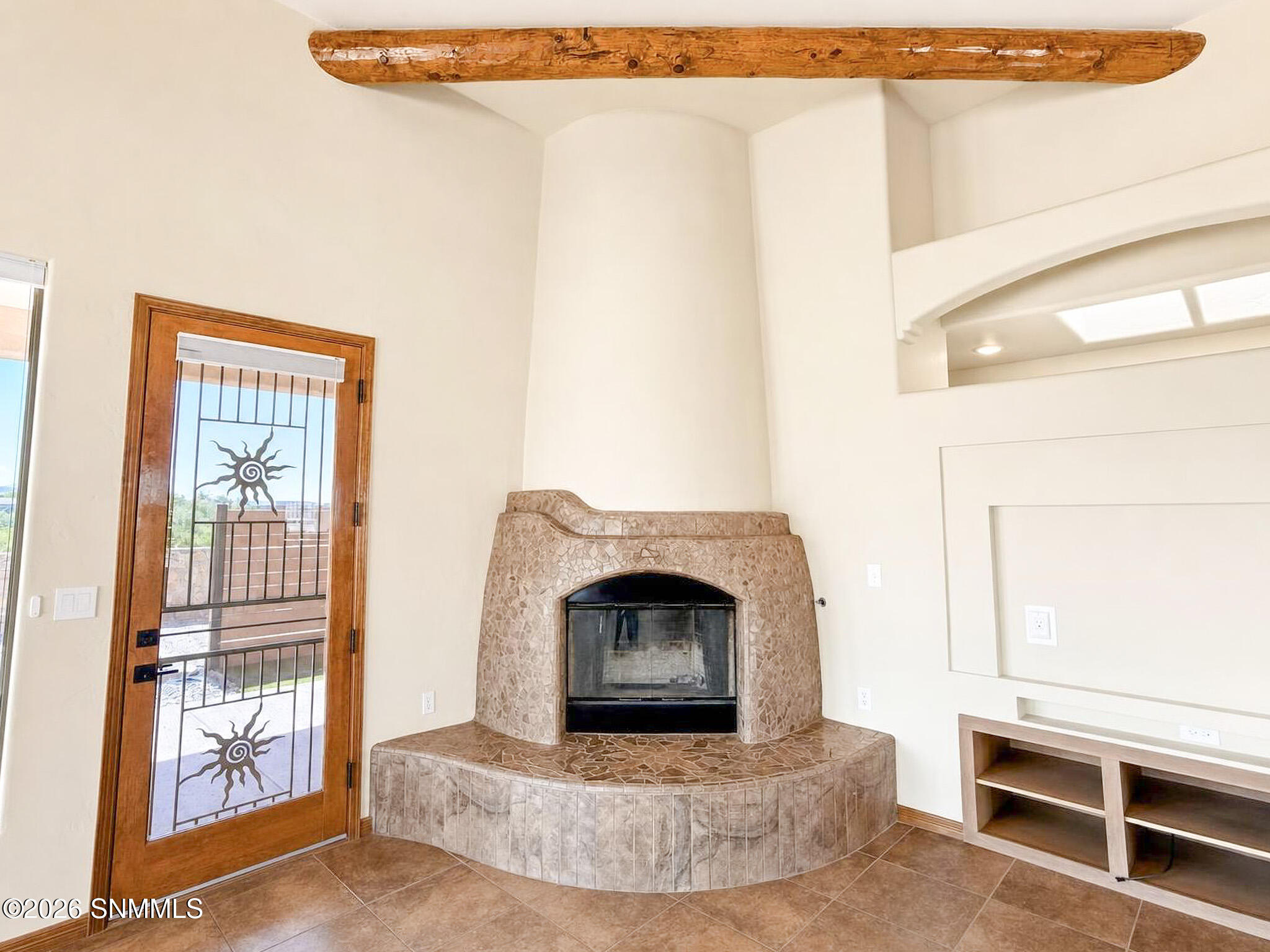 PATINO REAL ESTATE - 12 - Living Room 4