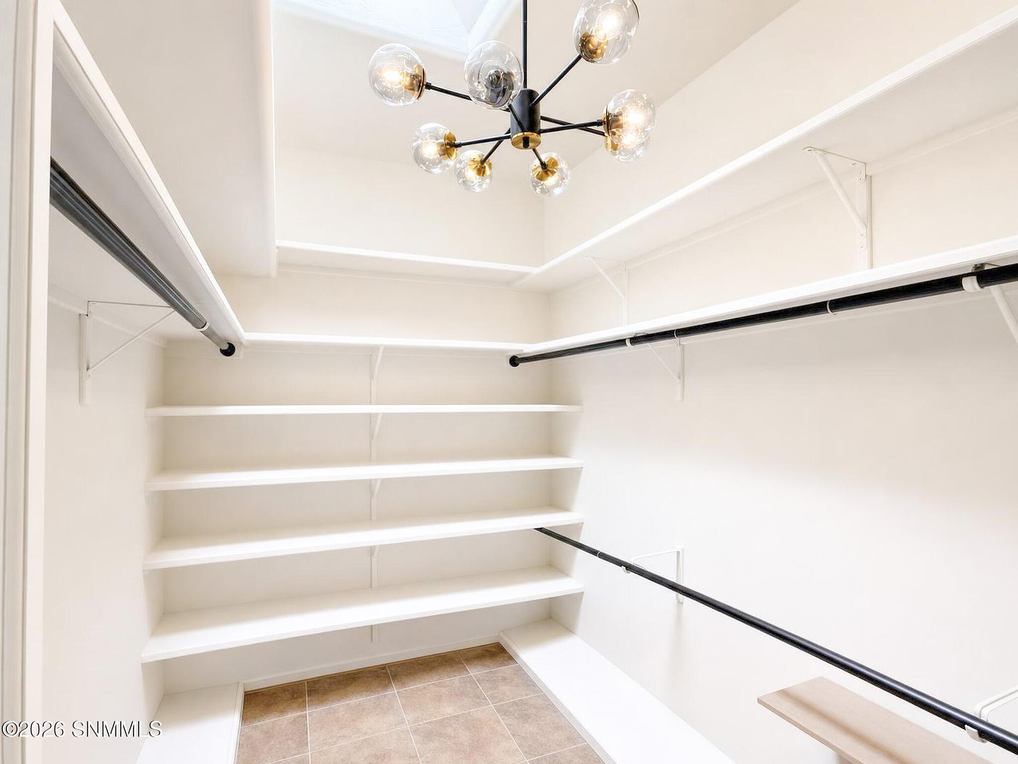 PATINO REAL ESTATE - 24 - Primary Bedroo