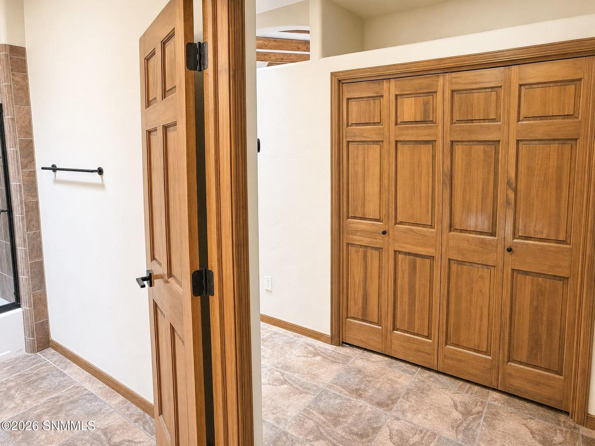 PATINO REAL ESTATE - 41 - Guest Bathroom