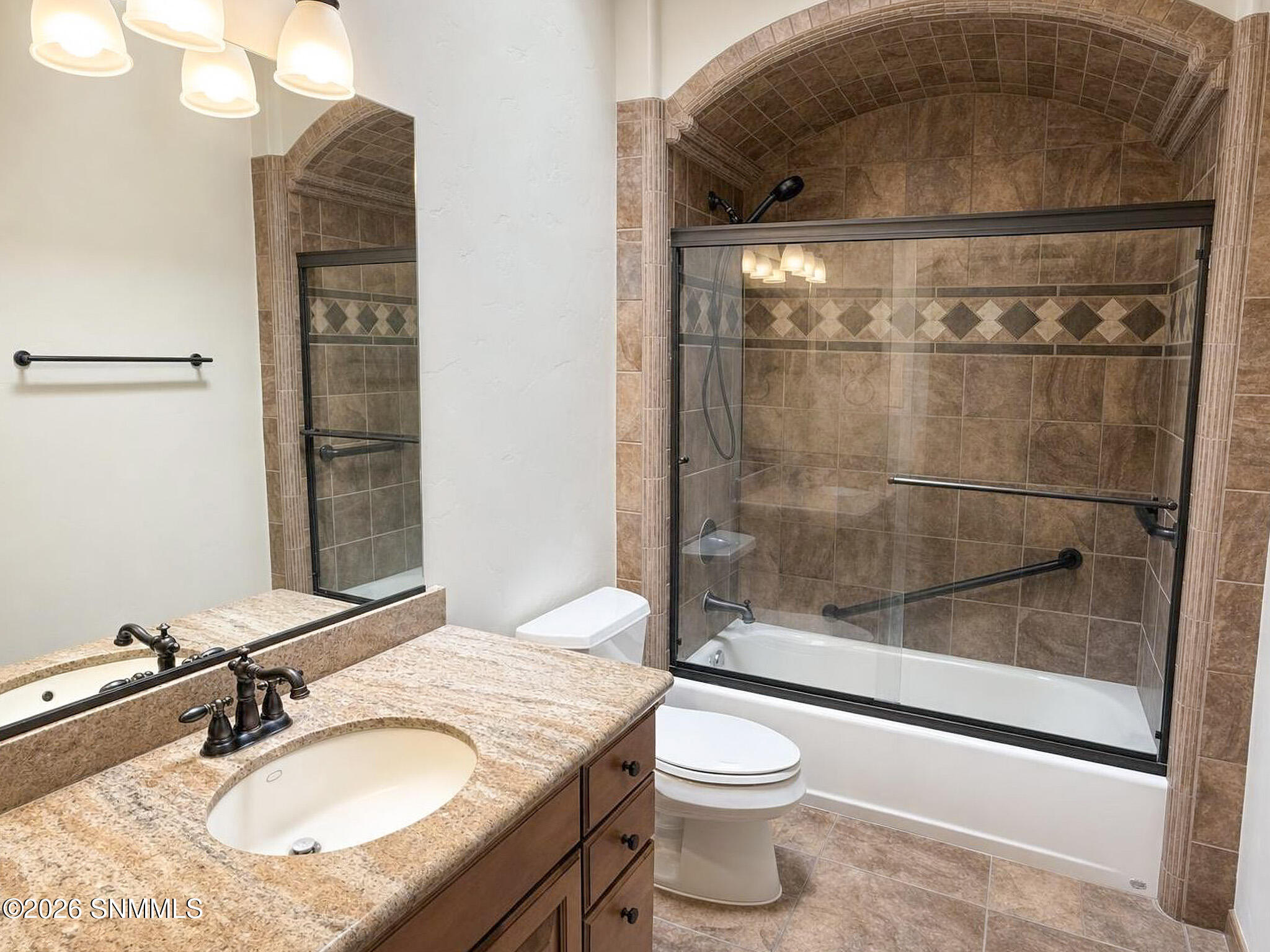 PATINO REAL ESTATE - 42 - Guest Bathroom
