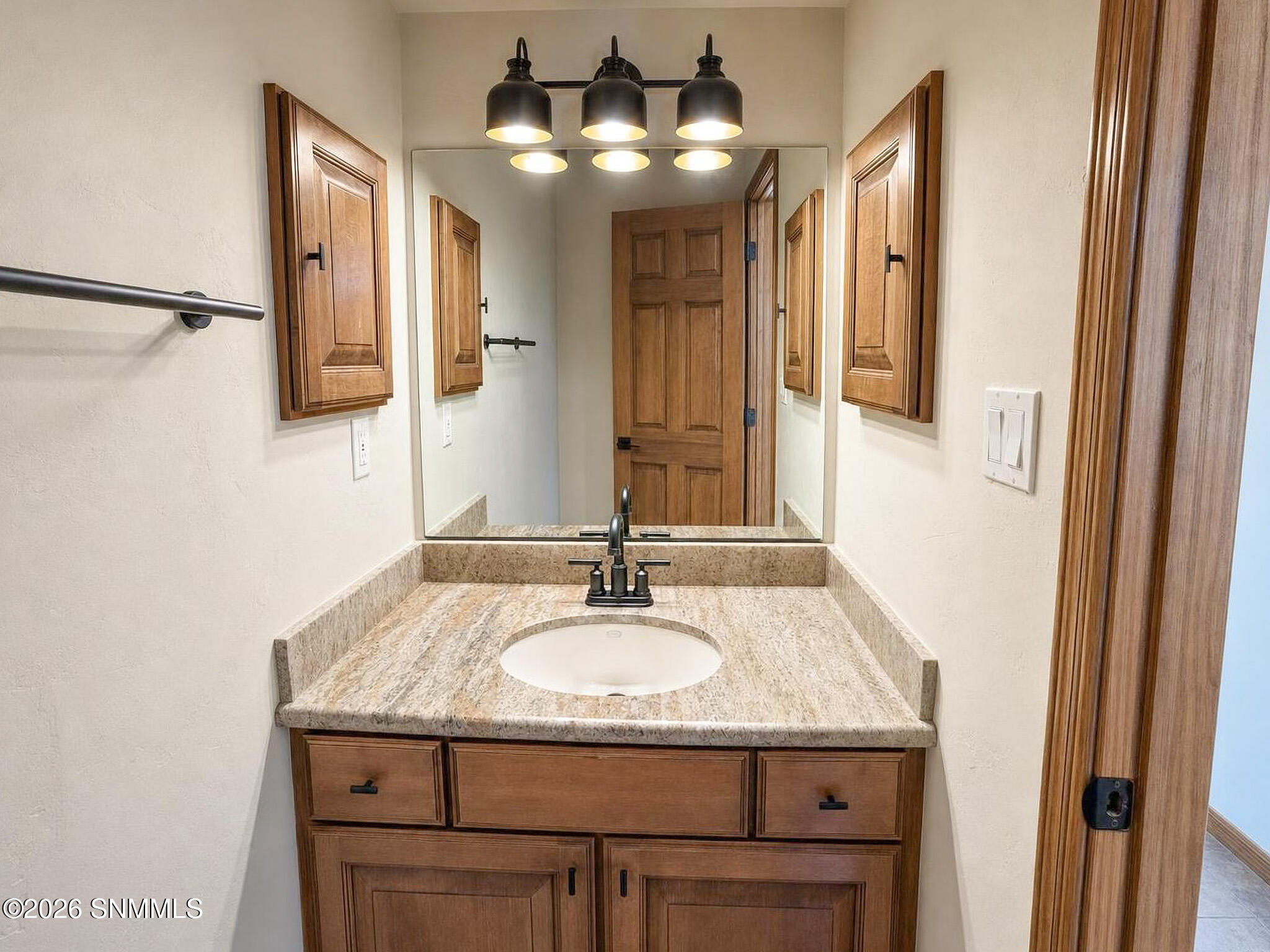 PATINO REAL ESTATE - 44 - Guest Bathroom