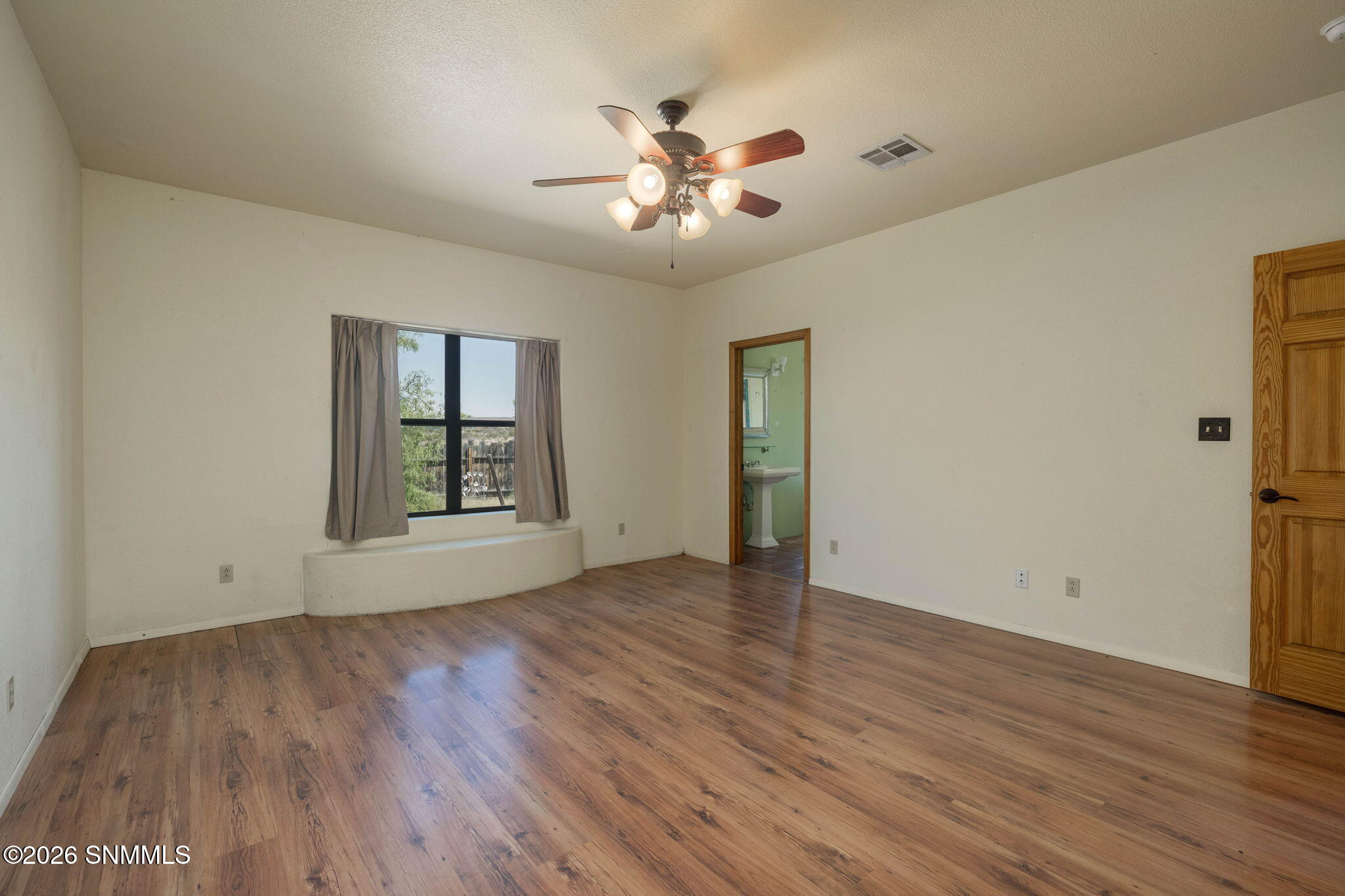 23-web-or-mls-Snappin Homes (AchenbachCa