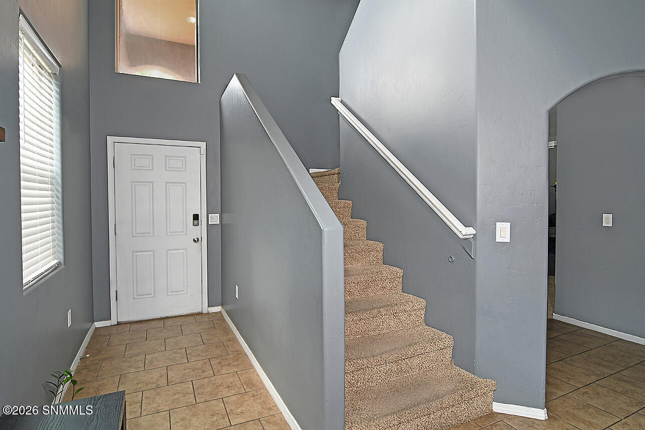 Entry/Stairs