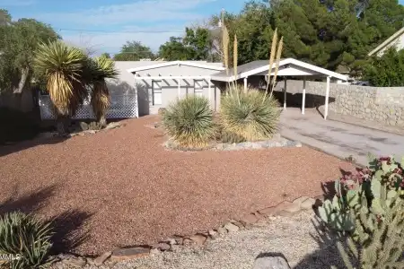 533 Miranda Street, Las Cruces, New Mexico 88005, 4 Bedrooms Bedrooms, ,1.75 BathroomsBathrooms,Residential,For Sale,Miranda,2602830