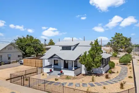 712 Court Avenue, Las Cruces, New Mexico 88005, 4 Bedrooms Bedrooms, ,2.75 BathroomsBathrooms,Residential,For Sale,Court,2602835