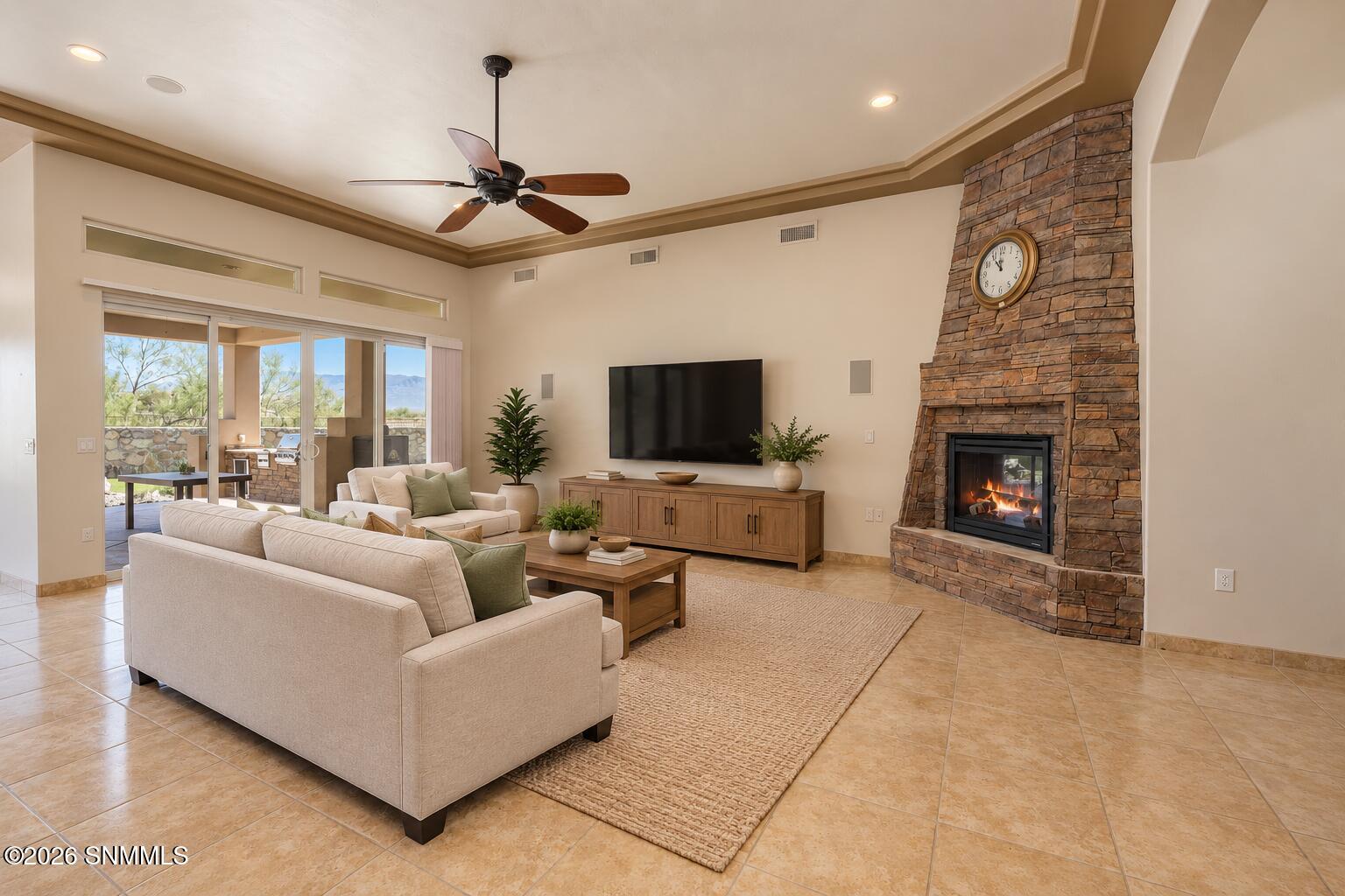 Cali_Lay_MLS_Living_Room_High_Resolution