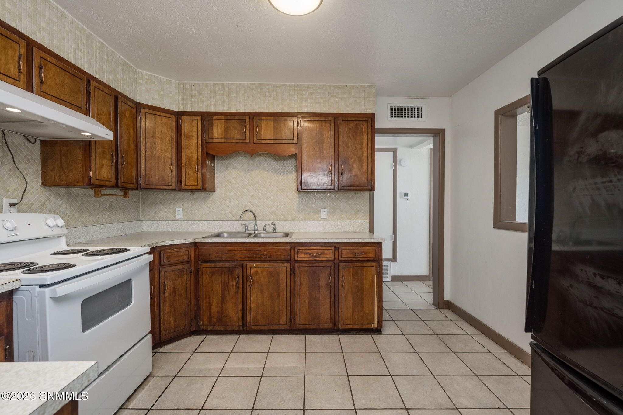 10-web-or-mls-Snappin Homes (Lujan520)-1