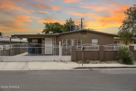 520 Lujan Street, Las Cruces, New Mexico 88001, 3 Bedrooms Bedrooms, ,1.75 BathroomsBathrooms,Residential,For Sale,Lujan,2602848