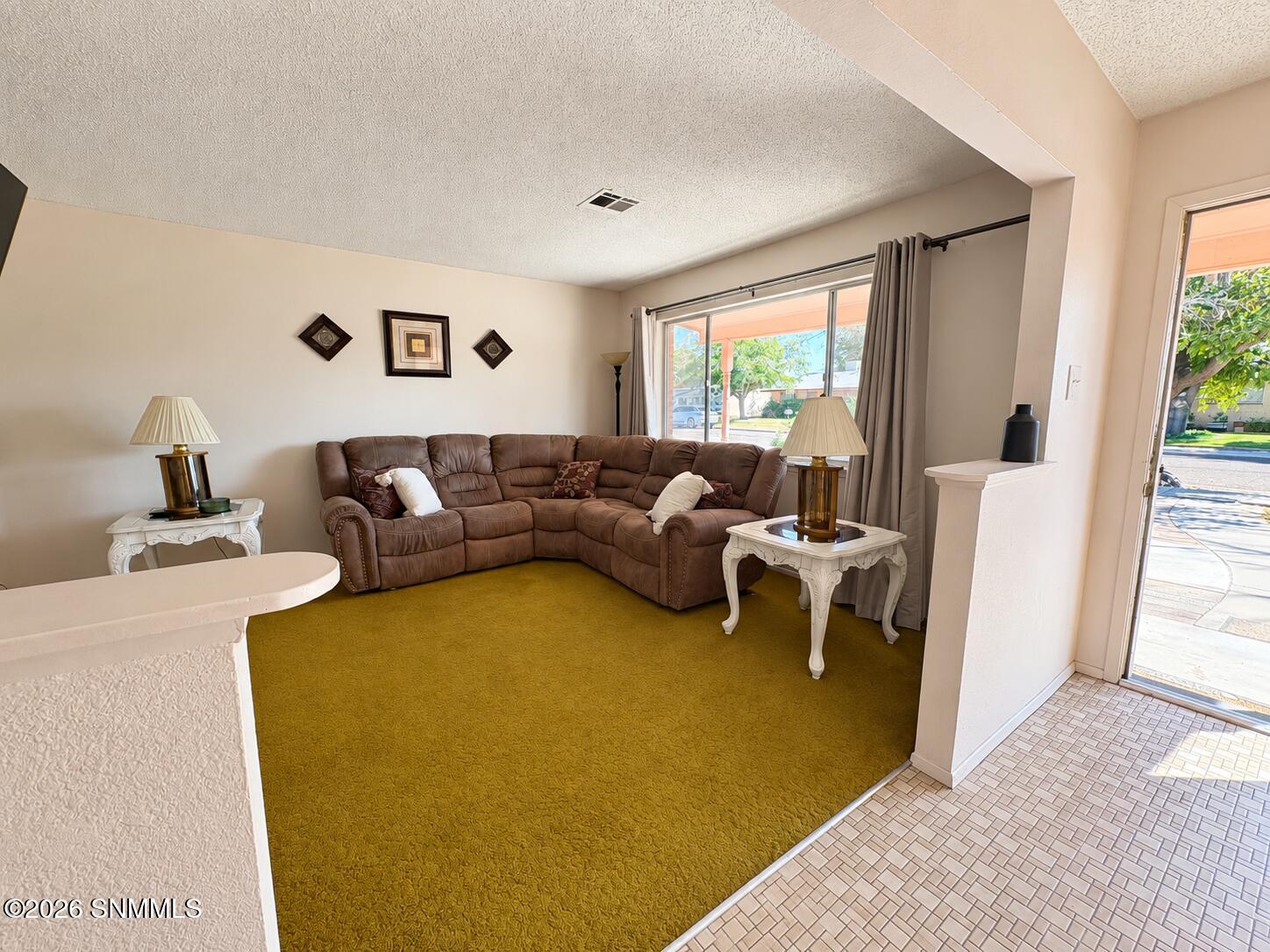 Enzie Living room