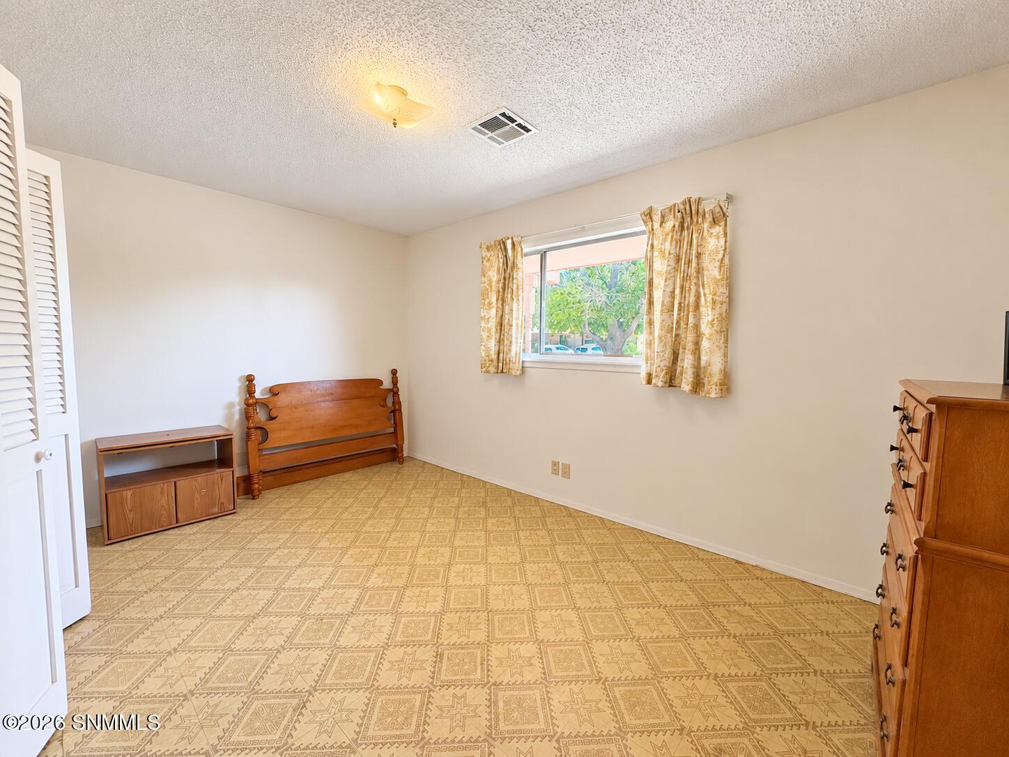 Enzie Bedroom