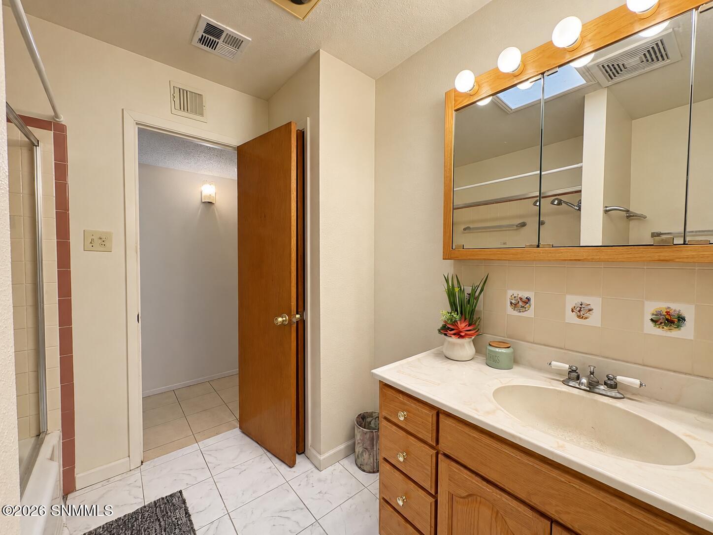 Enzie Hall Bath