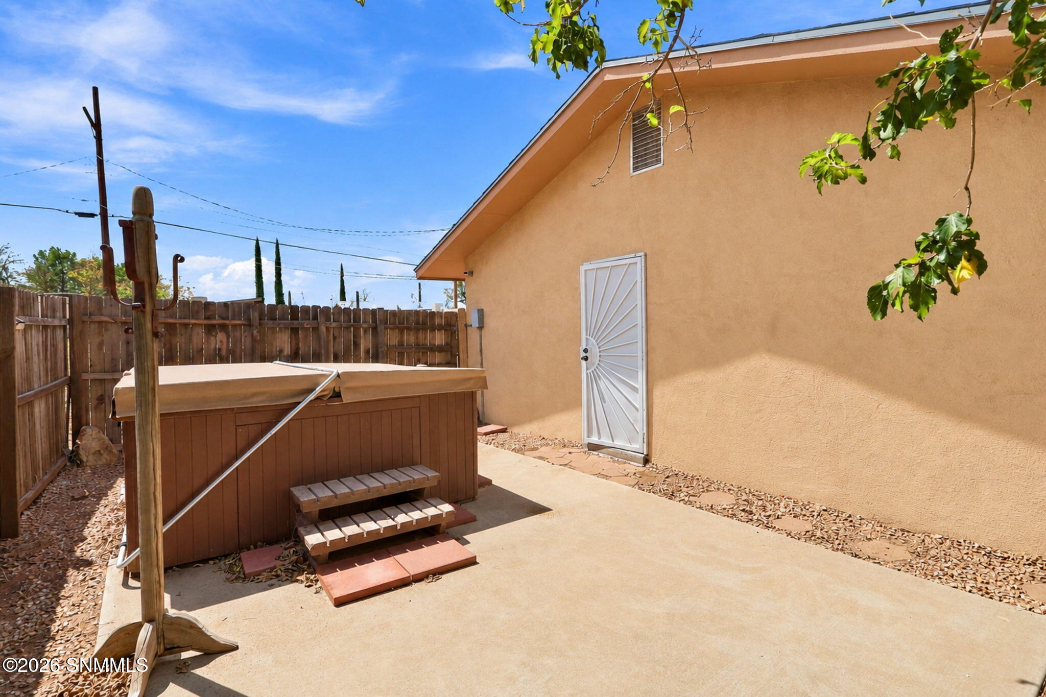 9-web-or-mls-Exterior9