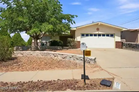 1803 Seldon Avenue, Las Cruces, New Mexico 88001, 3 Bedrooms Bedrooms, ,2 BathroomsBathrooms,Residential,For Sale,Seldon,2602895