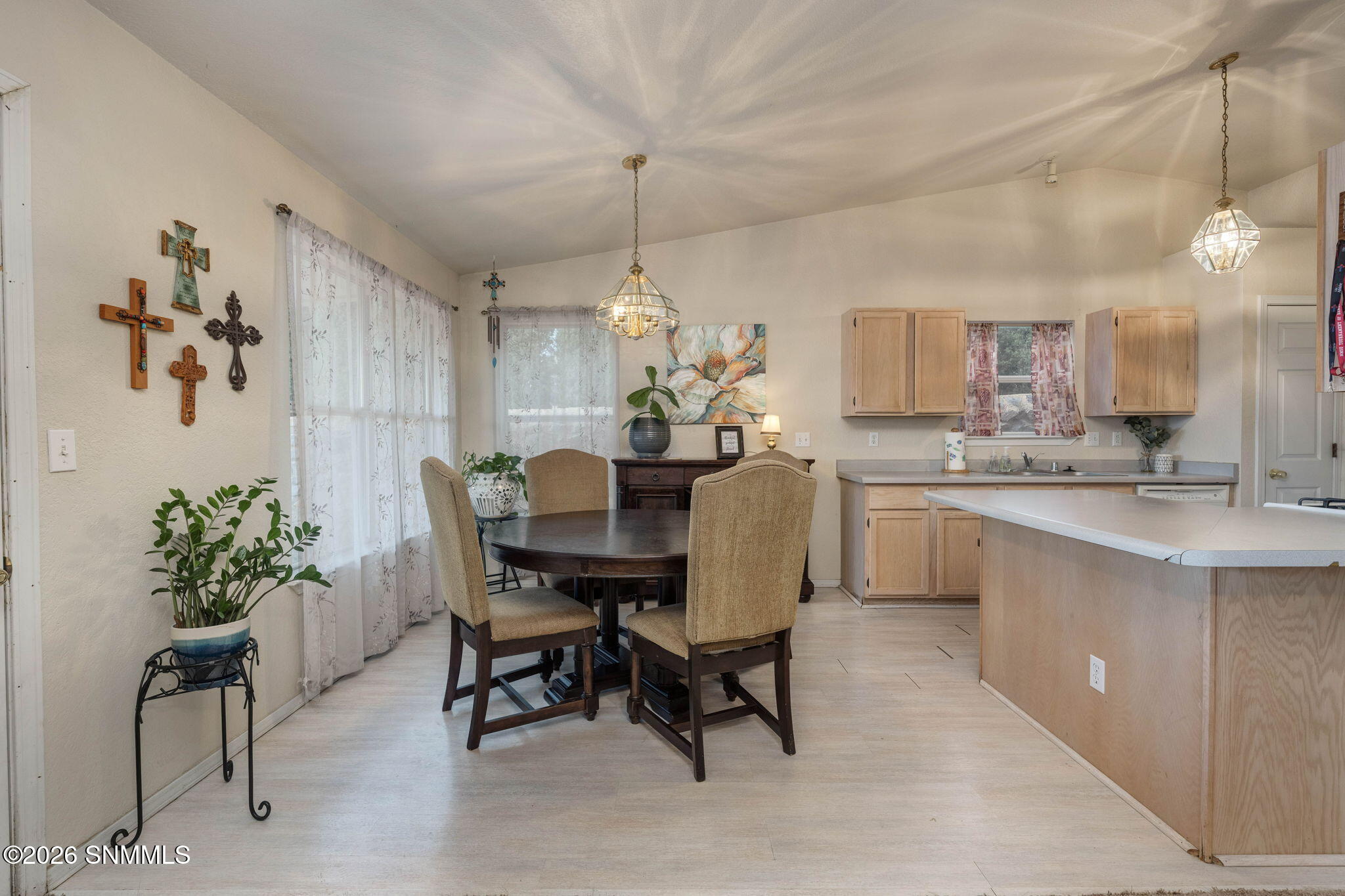 8-web-or-mls-Snappin Homes (Emerald5075)