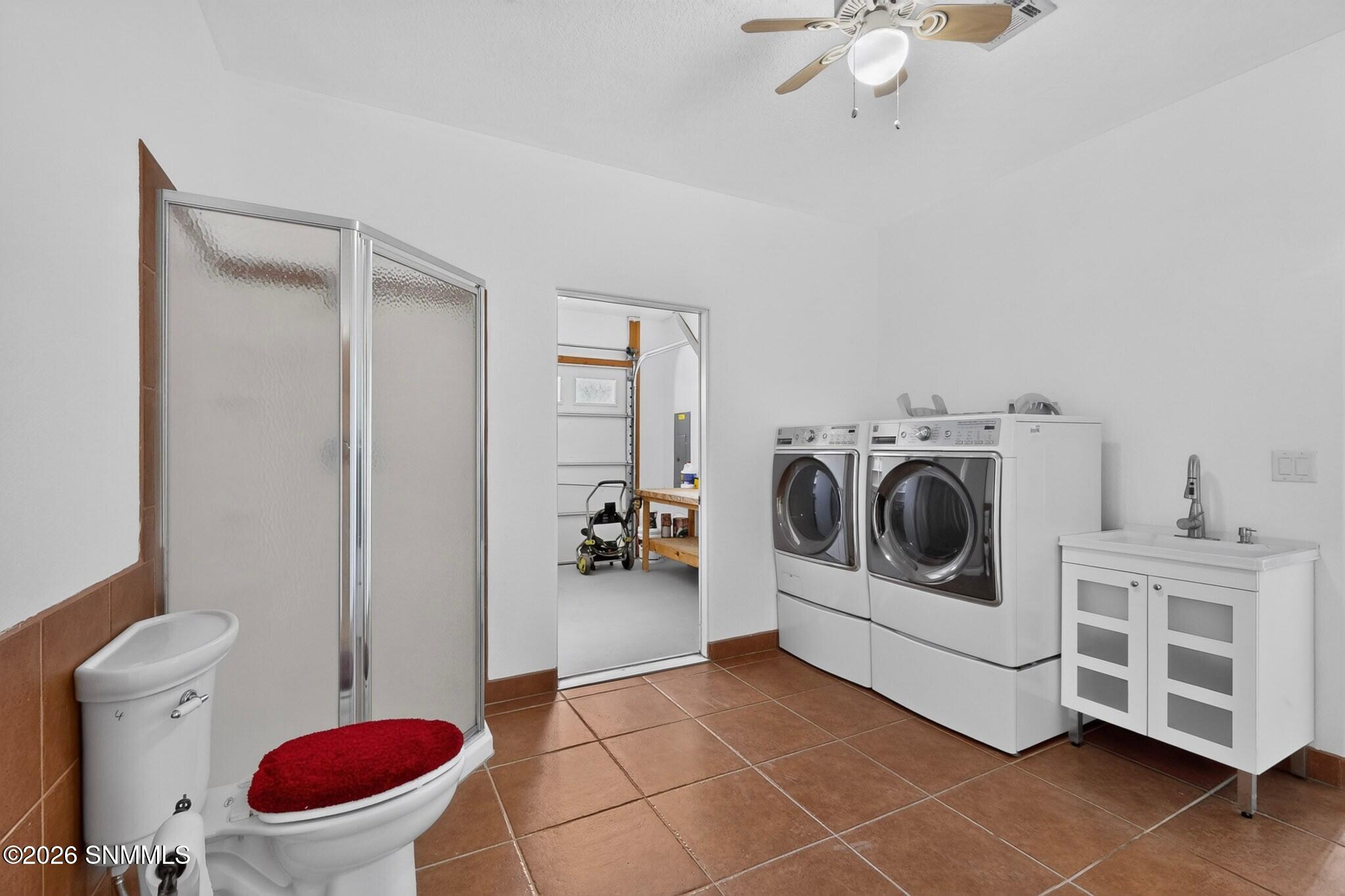 Laundry w/bath