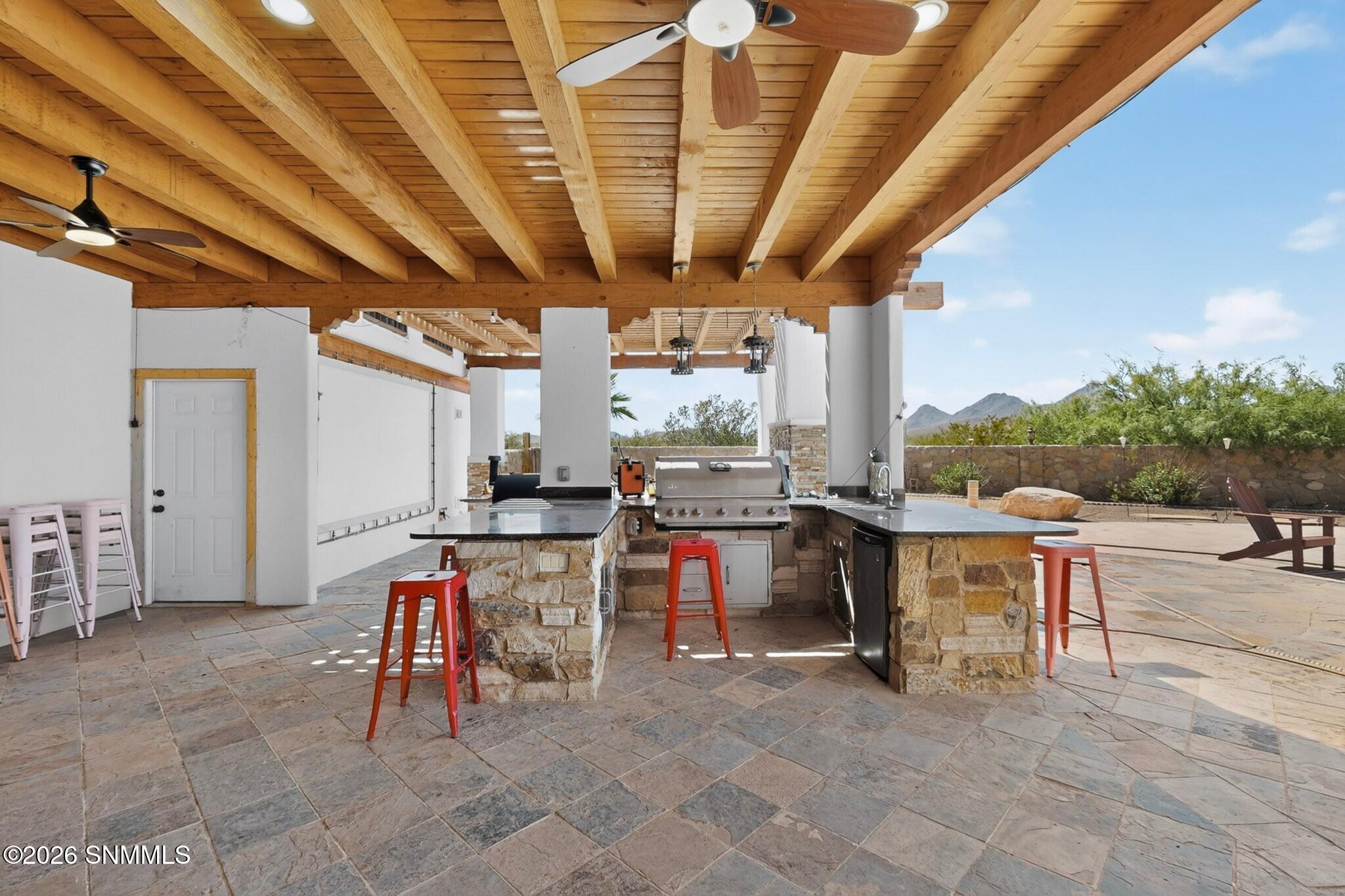 Outdoor Kitchen