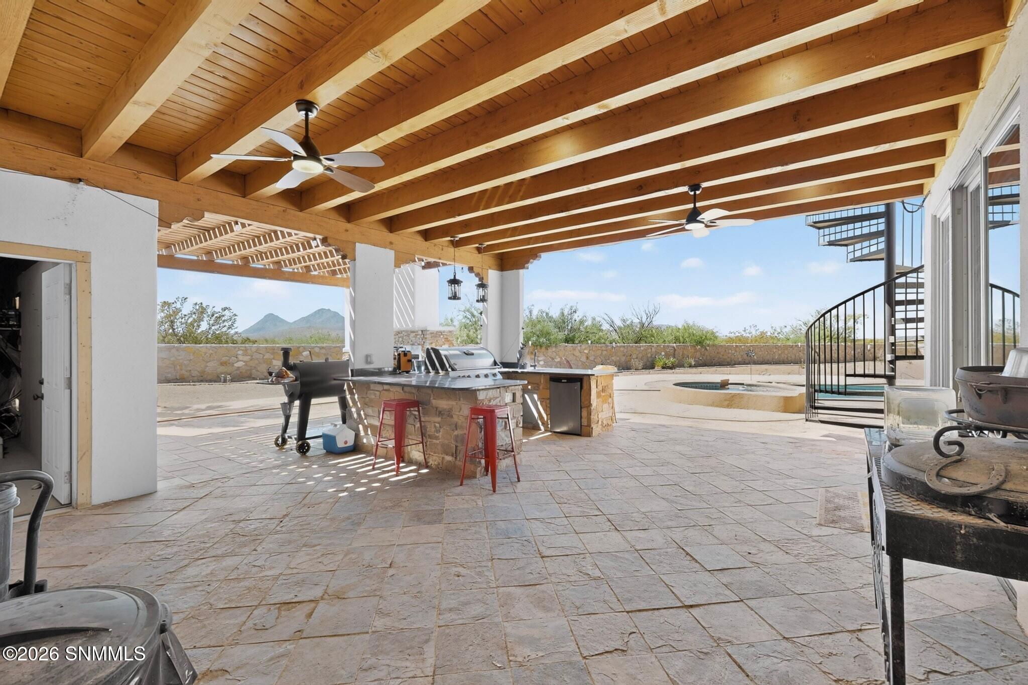 Outdoor Kitchen