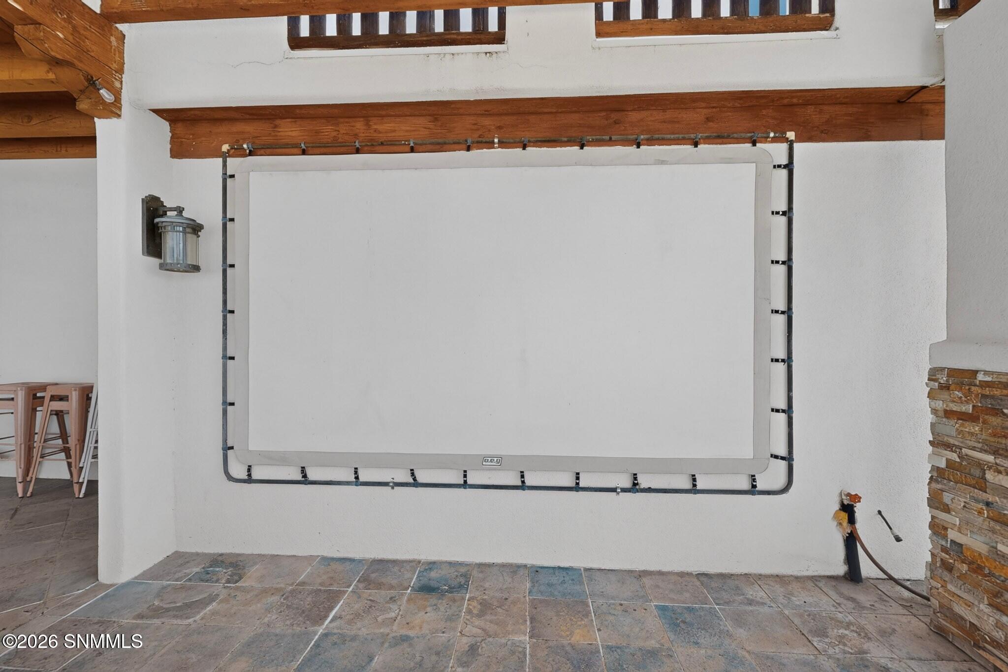 Outdoor Pojection Screen