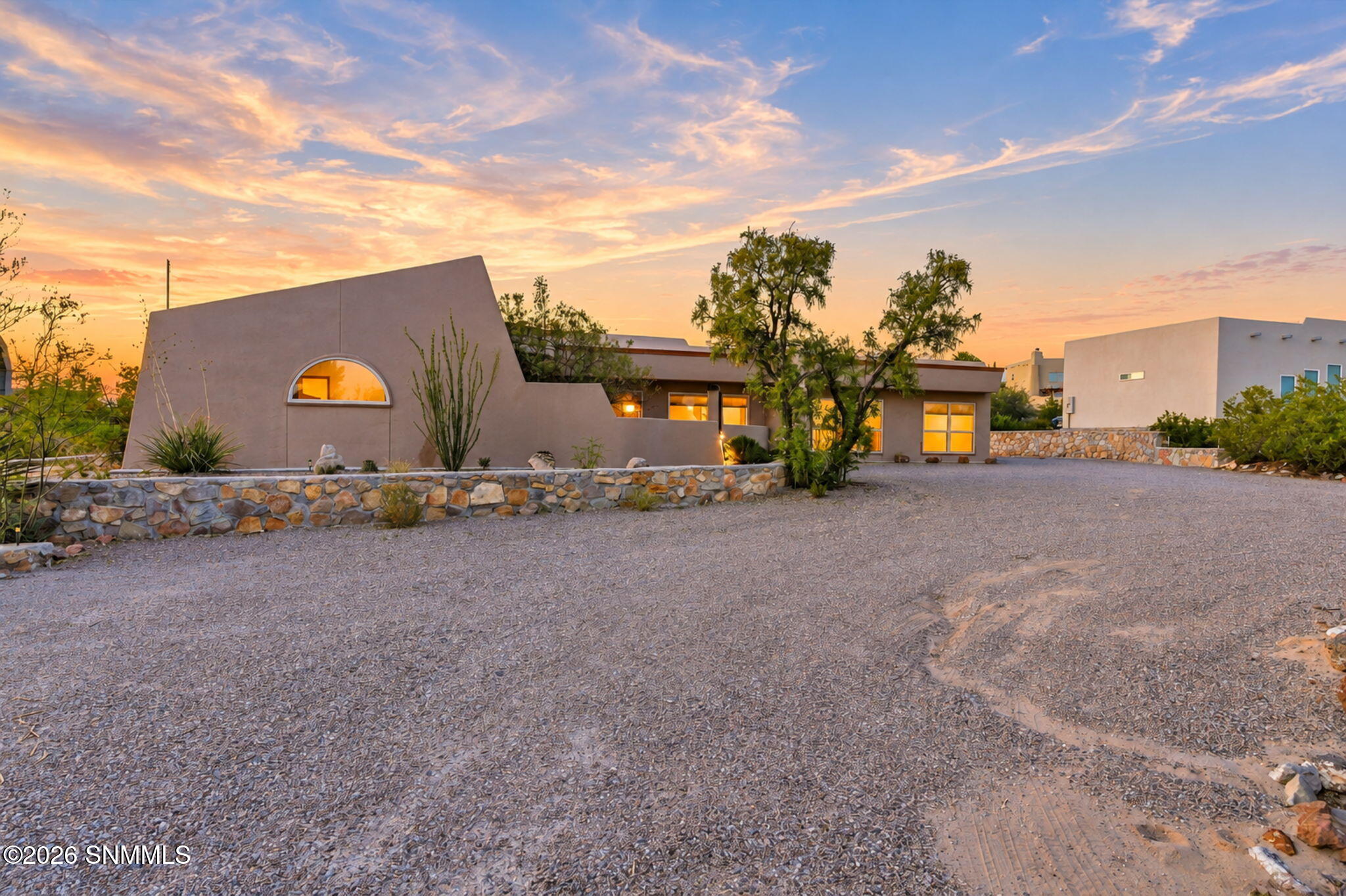 9-web-or-mls-Exterior9