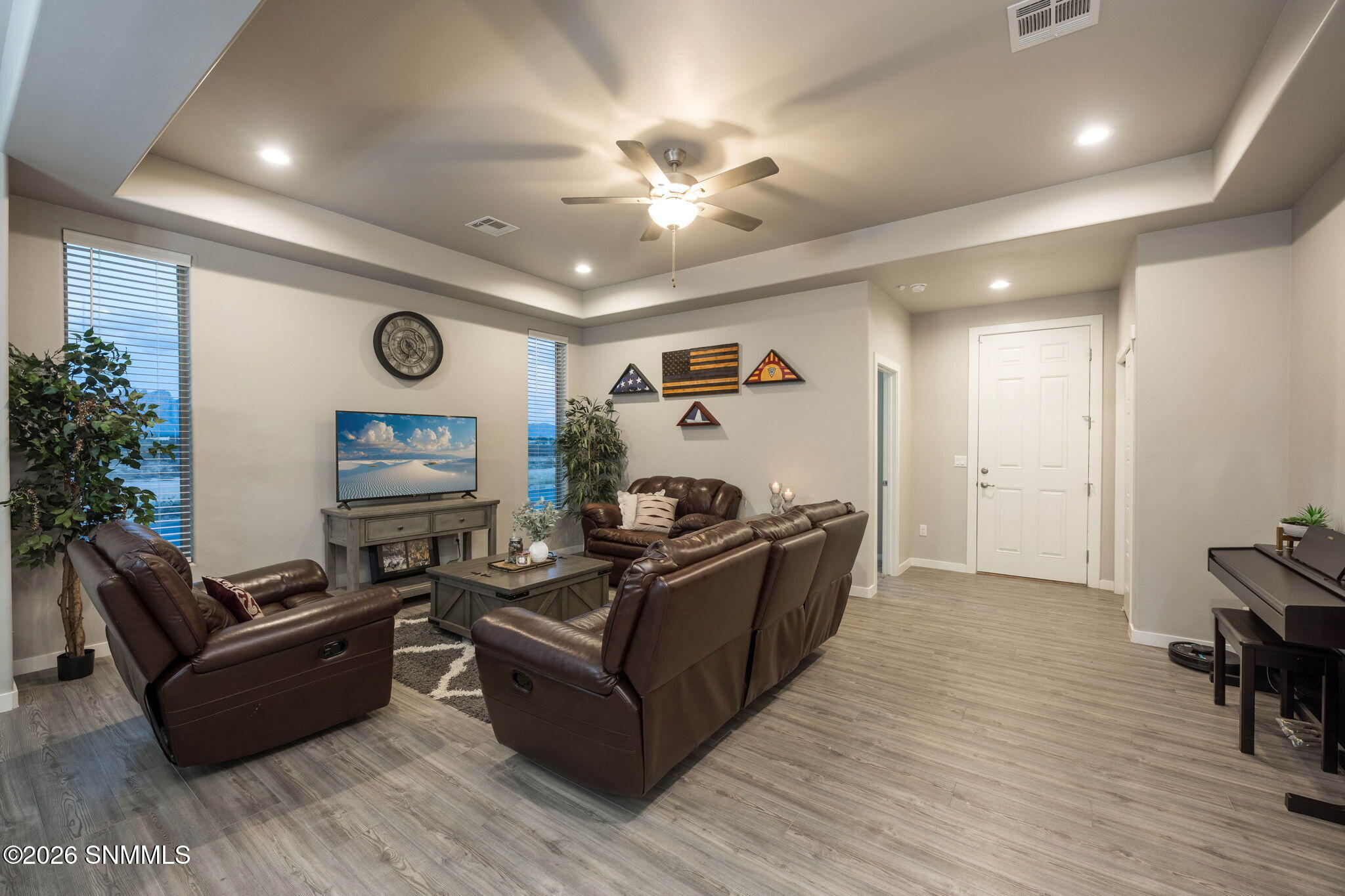 8-web-or-mls-Snappin Homes (SantaClaita3